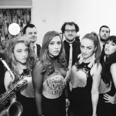 Clairy Browne & The Bangin' Rackettes