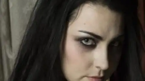 Amy Lee, do Evanescence, canta nova música em show beneficente