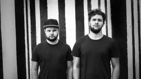 Veja o clipe de "Ten Tonne Skeleton", novidade do Royal Blood