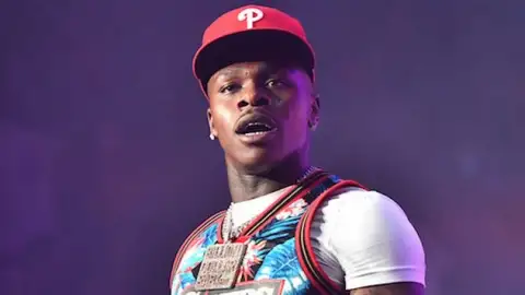 DaBaby domina a parada americana de singles pela quarta semana com "Rockstar"
