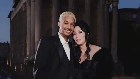 Cher conta que idade não é problema entre ela e seu namorado, apesar de 40 anos de diferença