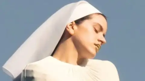 Rosalía lança o aguardado álbum, "LUX". Escute com todas as letras!