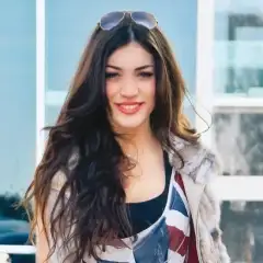 Ivi Adamou